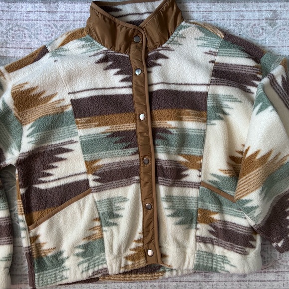 Patterned Fleece Jacket - Picture 4 of 7